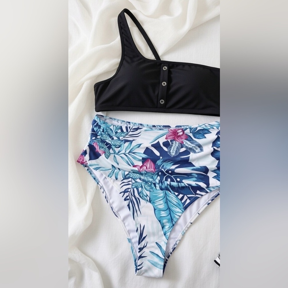 Cupshe Black and Blue Floral Bikini